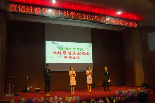 1 中外学生主持人 杜卡(中国)、金多慧(韩国)、刁江智(中国)、王杰(埃及).jpg