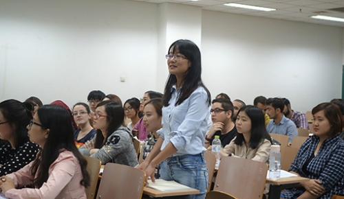 导师见面会-学生做自我介绍.jpg